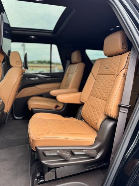 Used 2021 Cadillac Escalade Sport w/ LPO, Illumination Package AWD/4WD image 23
