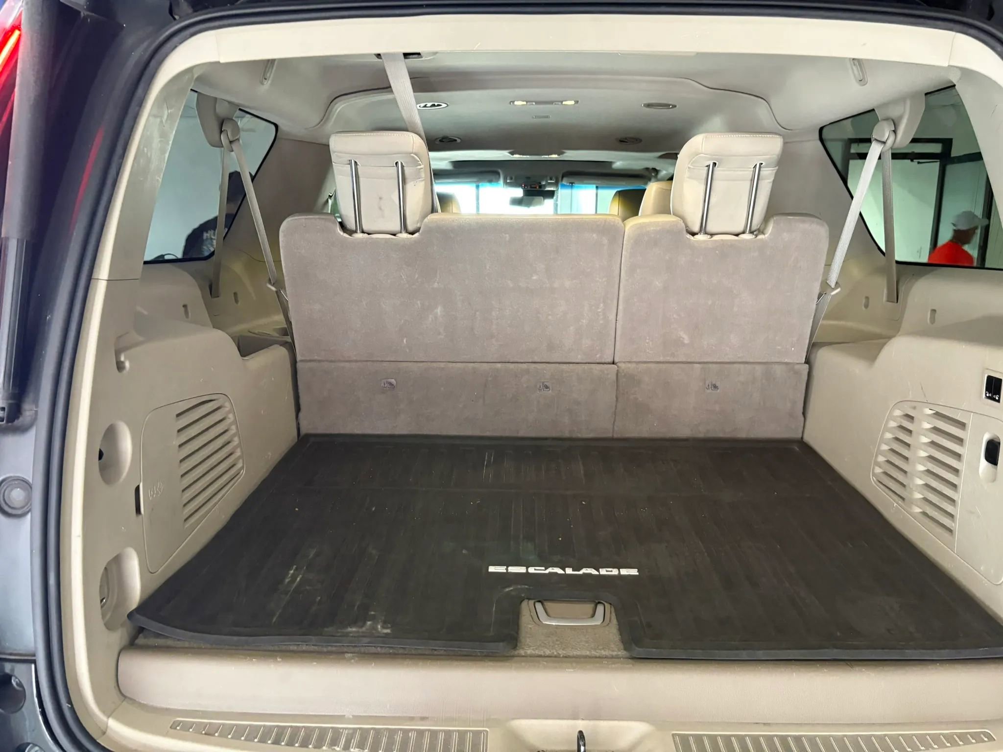 Used 2017 Cadillac Escalade ESV Luxury image 16