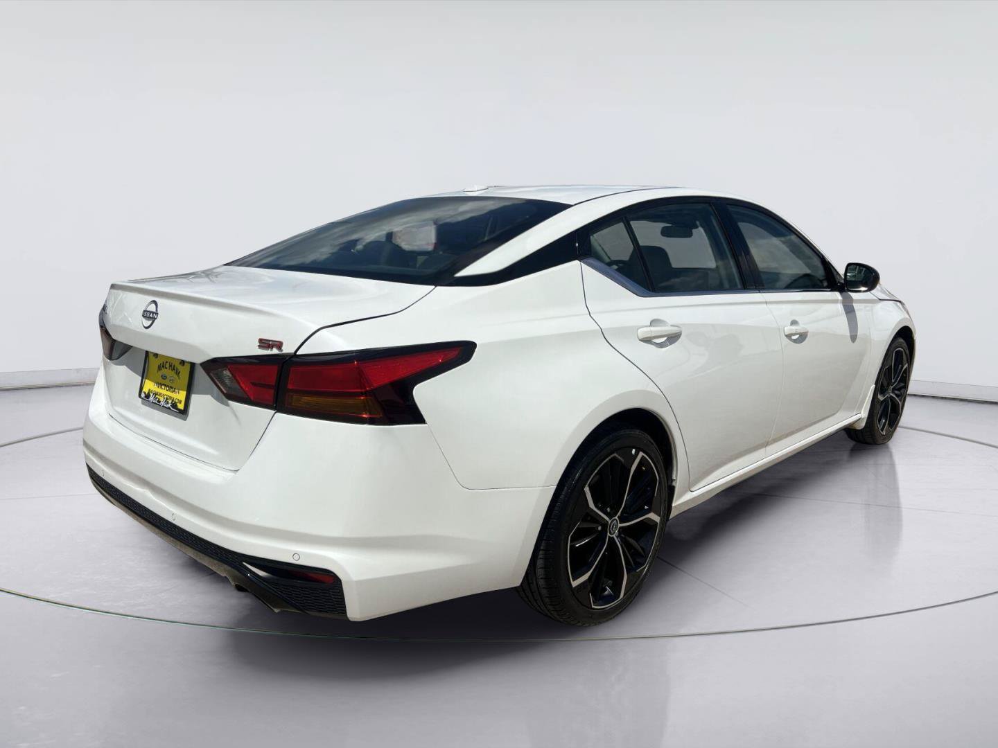 Used 2025 Nissan Altima 2.5 SR FWD image 3