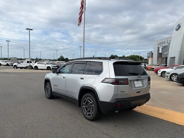 Used 2026 Jeep Cherokee Laredo AWD/4WD image 3