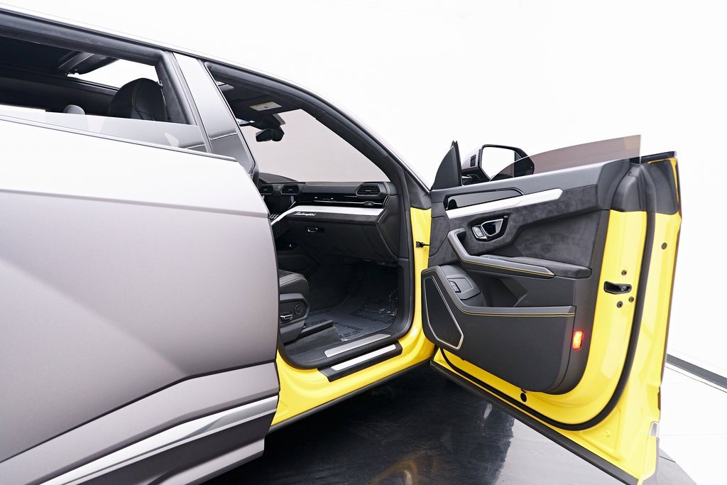Used 2021 Lamborghini Urus image 28