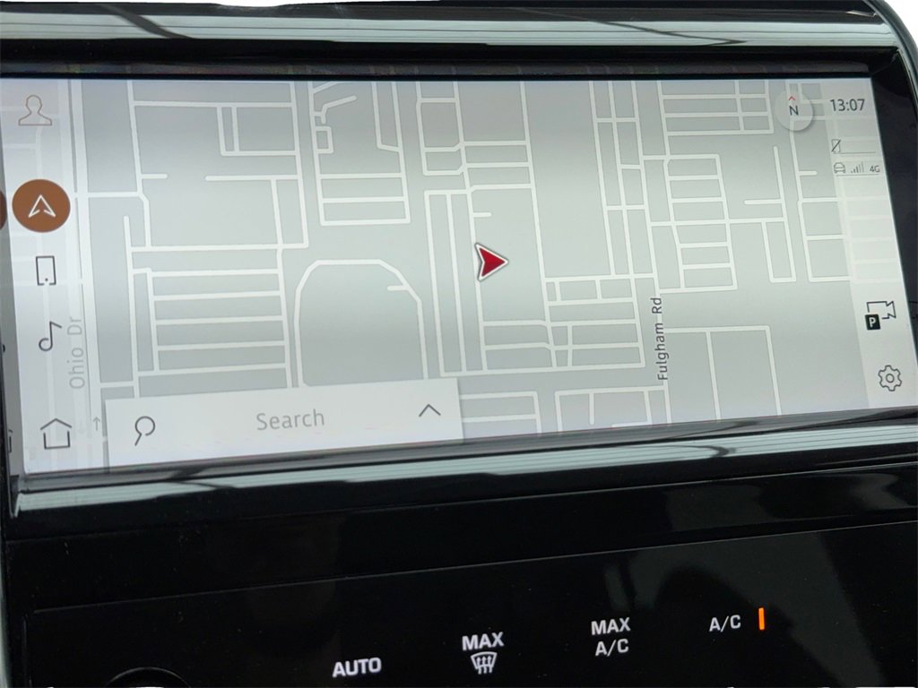 Used 2022 Land Rover Discovery Sport SE image 28