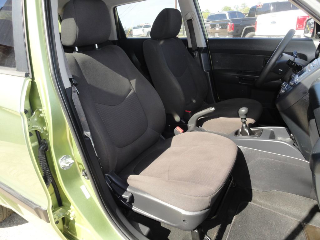 Used 2013 Kia Soul STICK SHIFT! image 8