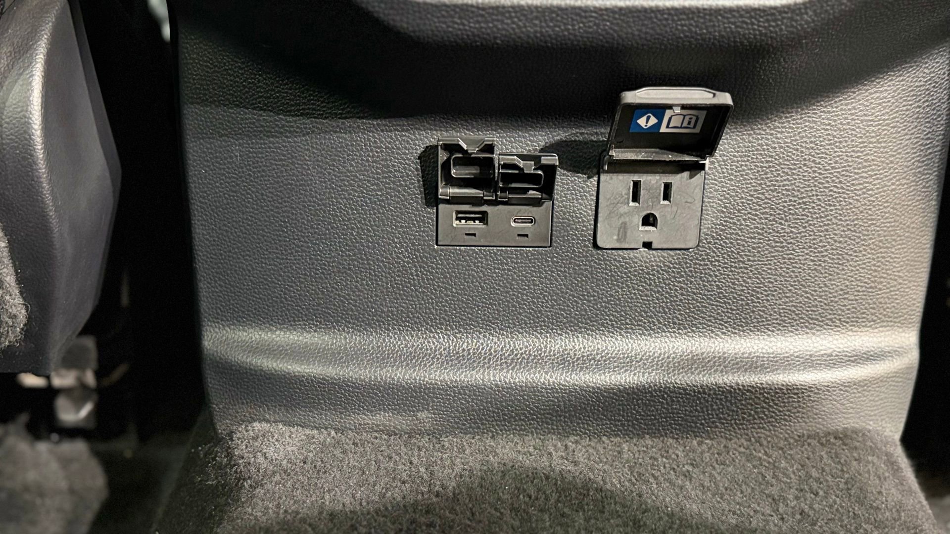 Used 2023 Toyota Sequoia Platinum image 94