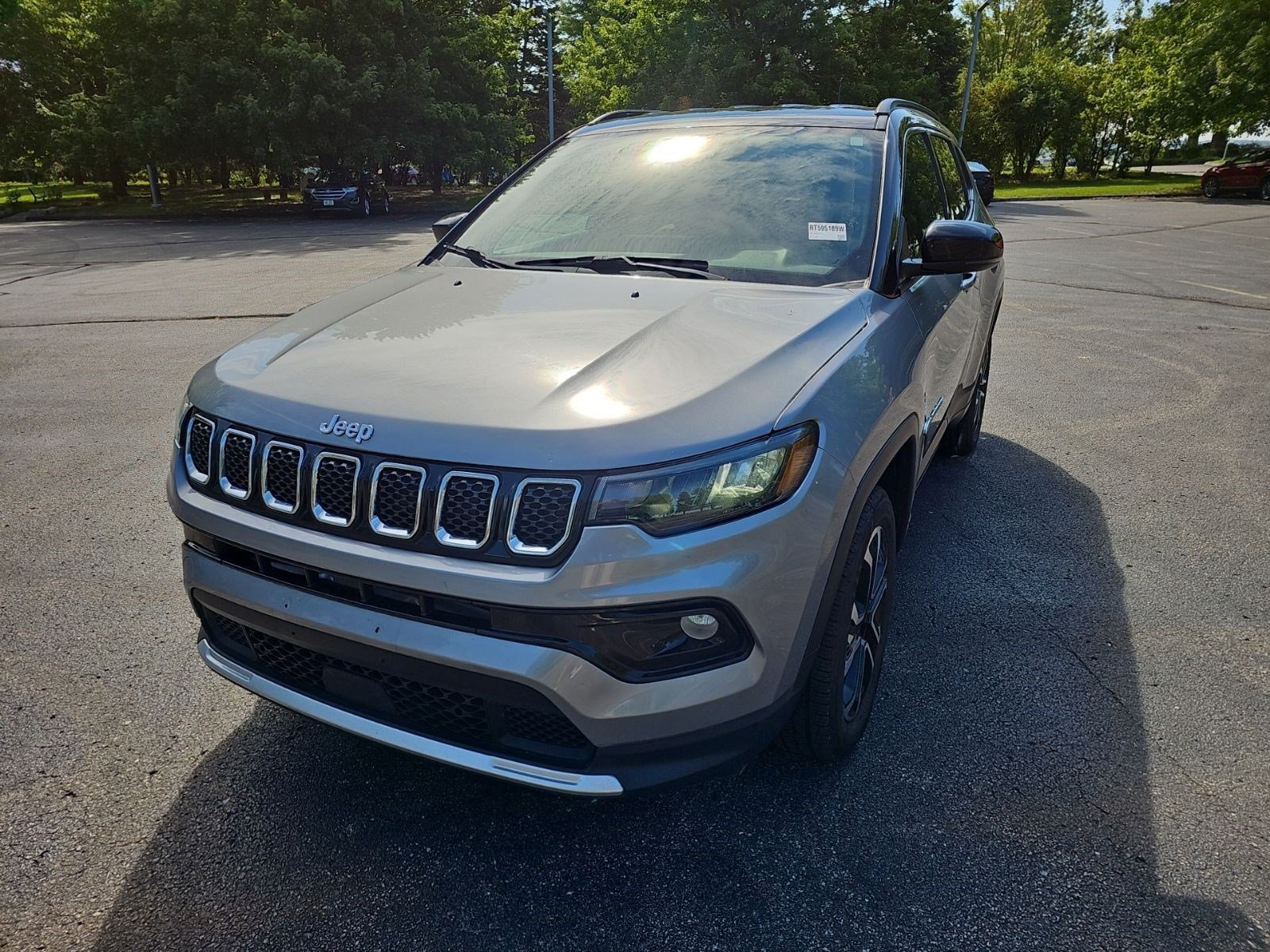 Used 2024 Jeep Compass Limited AWD/4WD image 2