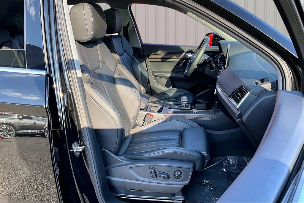 Used 2023 Audi Q5 2.0T Prestige w/ Prestige Package image 29