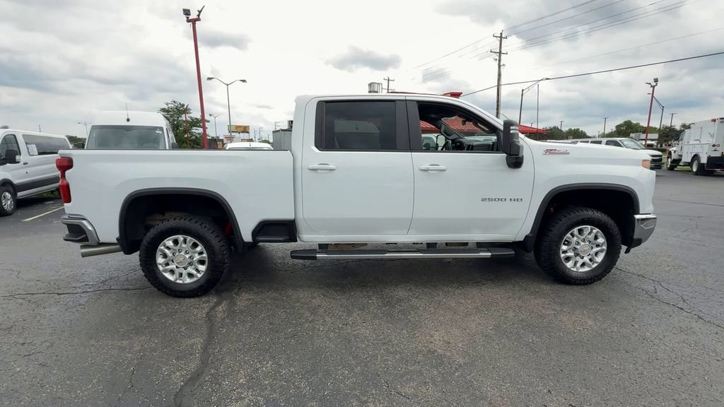 Used 2024 Chevrolet Silverado 2500 LT AWD/4WD image 9