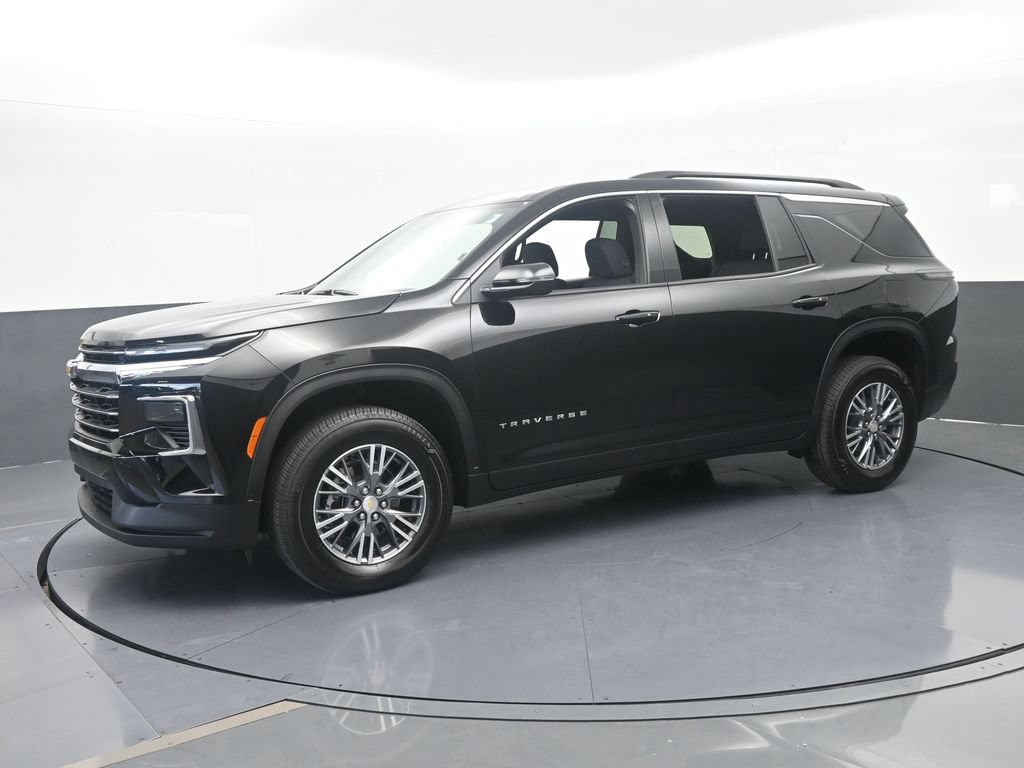 Used 2026 Chevrolet Traverse LT FWD image 2