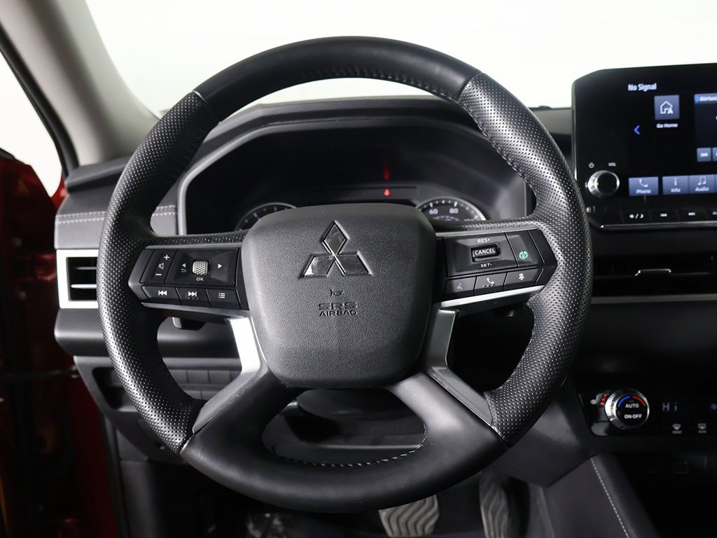 Used 2024 Mitsubishi Outlander SE Black Edition image 39