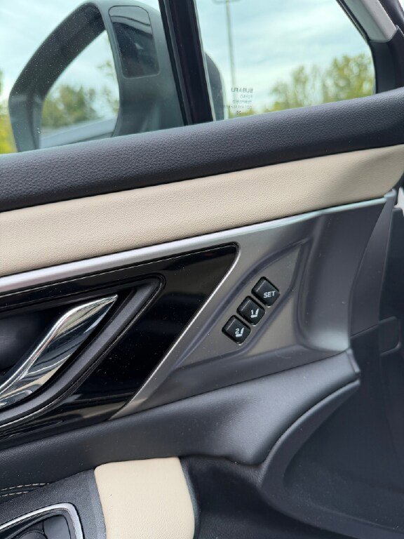 Used 2021 Subaru Outback Limited image 11