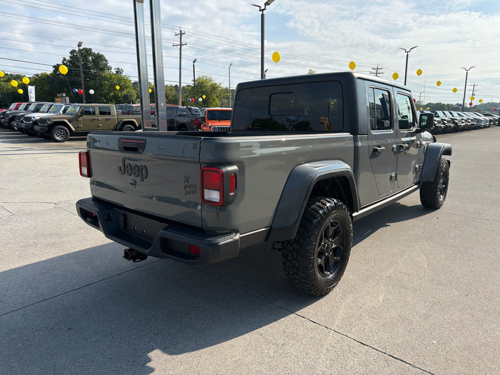 Used 2022 Jeep Gladiator Sport AWD/4WD image 7