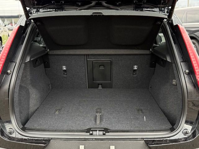 Used 2021 Volvo XC40 T5 Momentum image 30