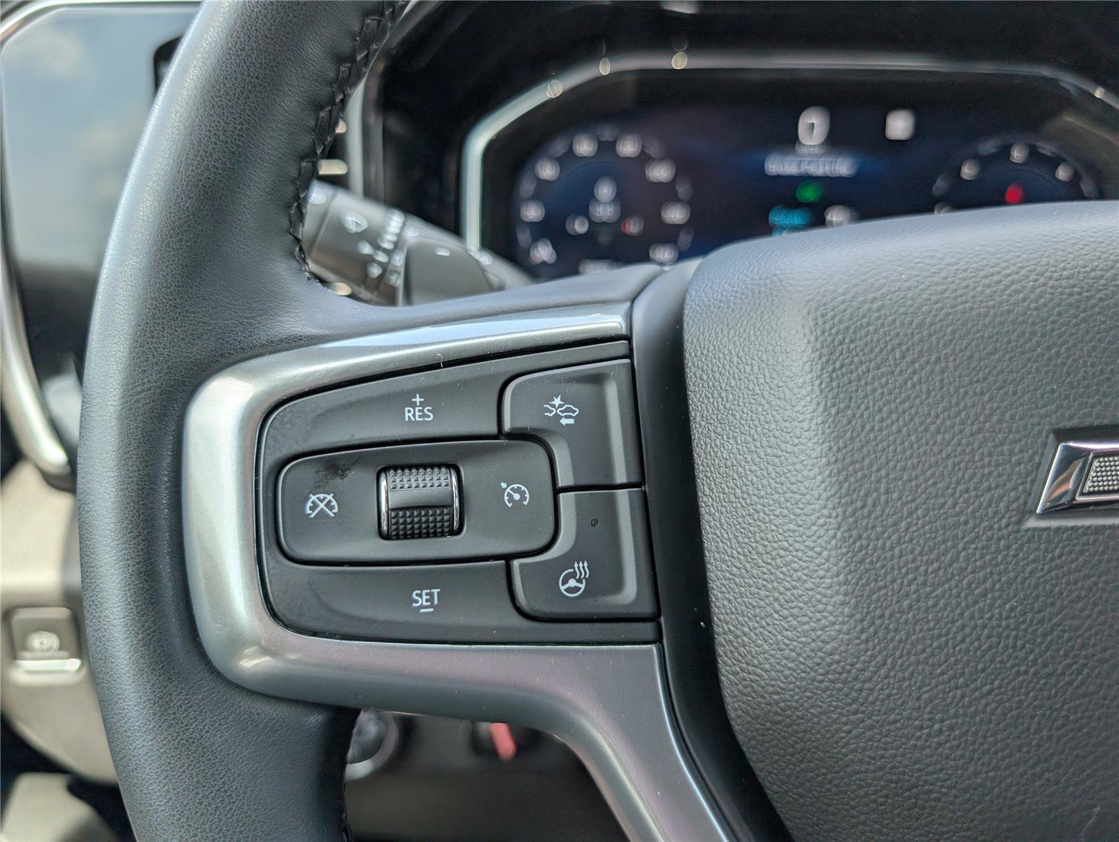 Used 2023 Chevrolet Silverado 1500 RST w/ Z71 Off-Road Package AWD/4WD image 24