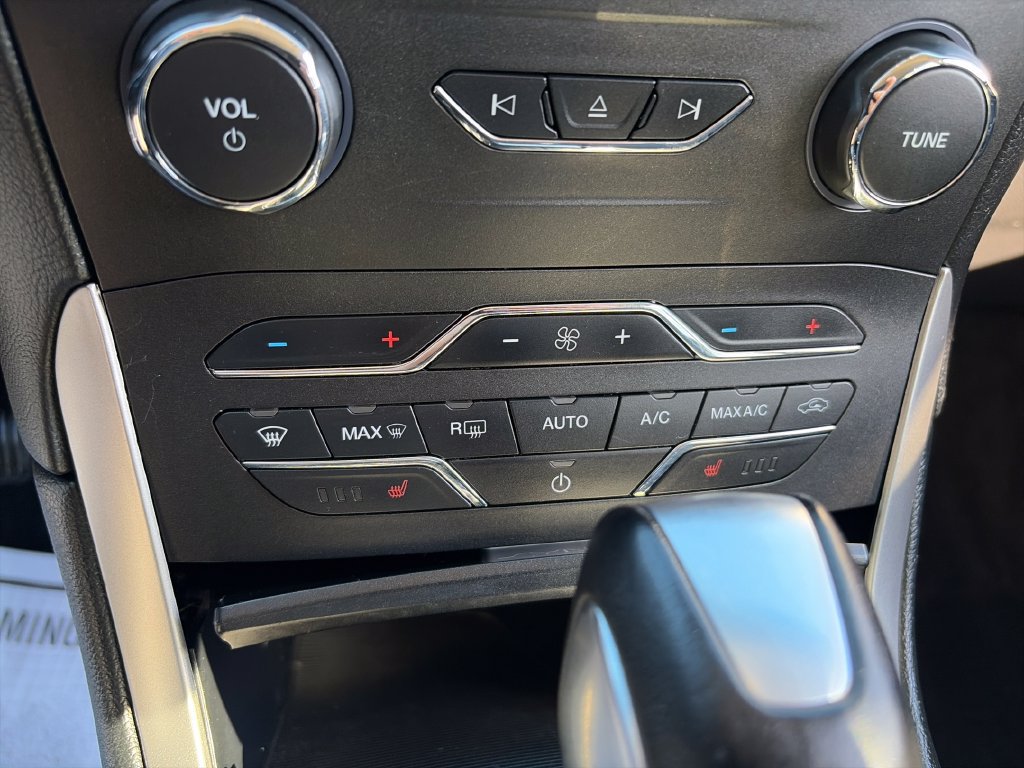 Used 2017 Ford Edge SEL w/ Equipment Group 201A AWD/4WD image 21