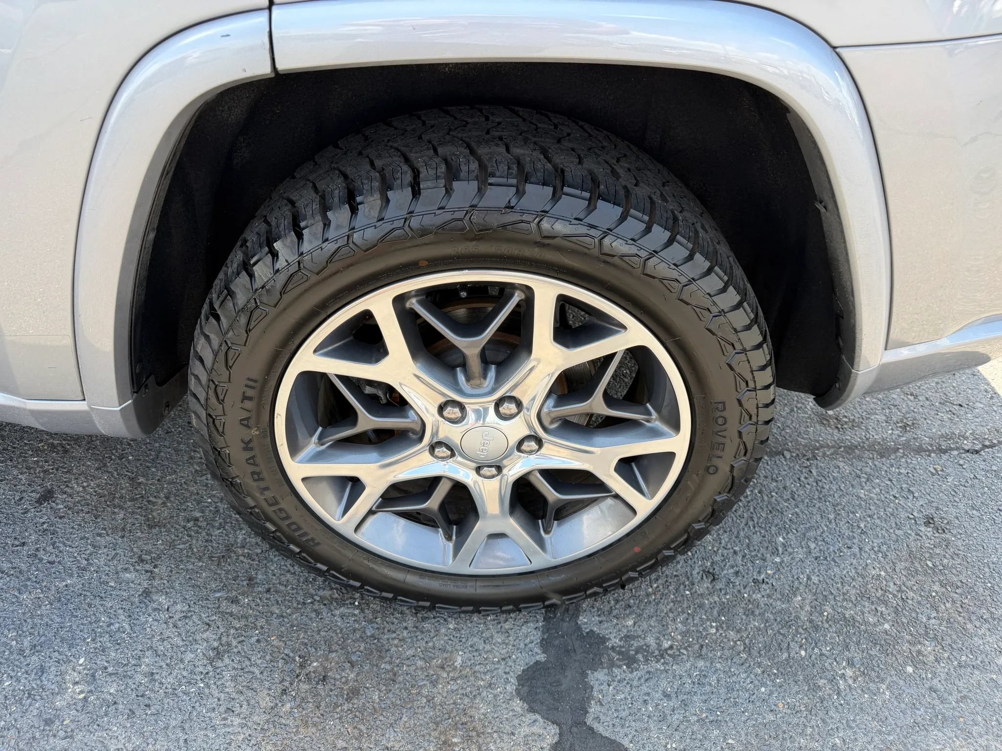 Used 2020 Jeep Grand Cherokee Overland AWD/4WD image 19