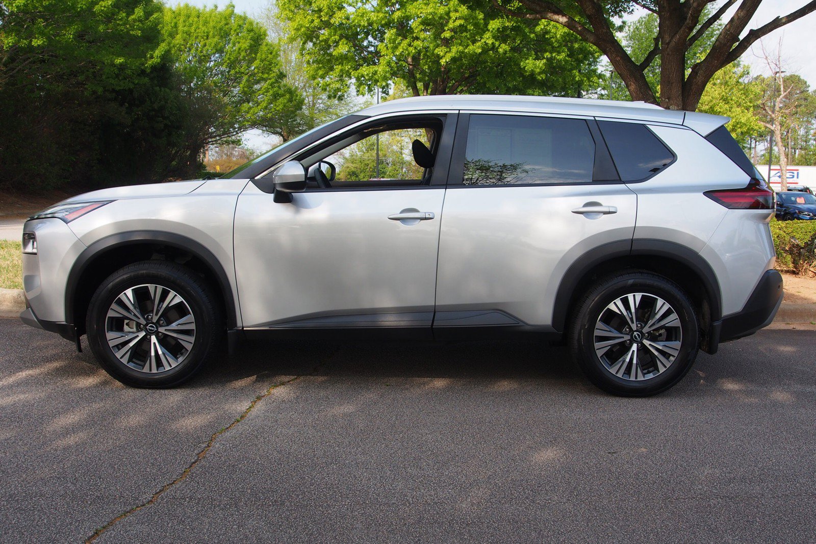 Used 2023 Nissan Rogue SV w/ SV Premium B Package AWD/4WD image 4