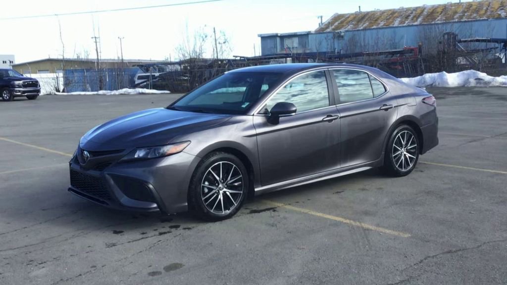 Used 2023 Toyota Camry SE image 4
