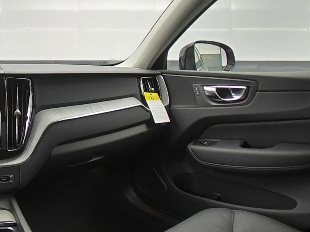 Used 2025 Volvo XC60 B5 Plus w/ Climate Package image 11