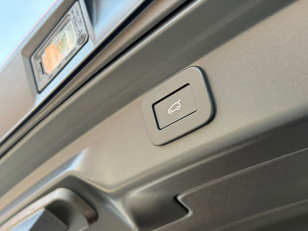 Used 2024 Jaguar I-PACE R-Dynamic HSE image 9