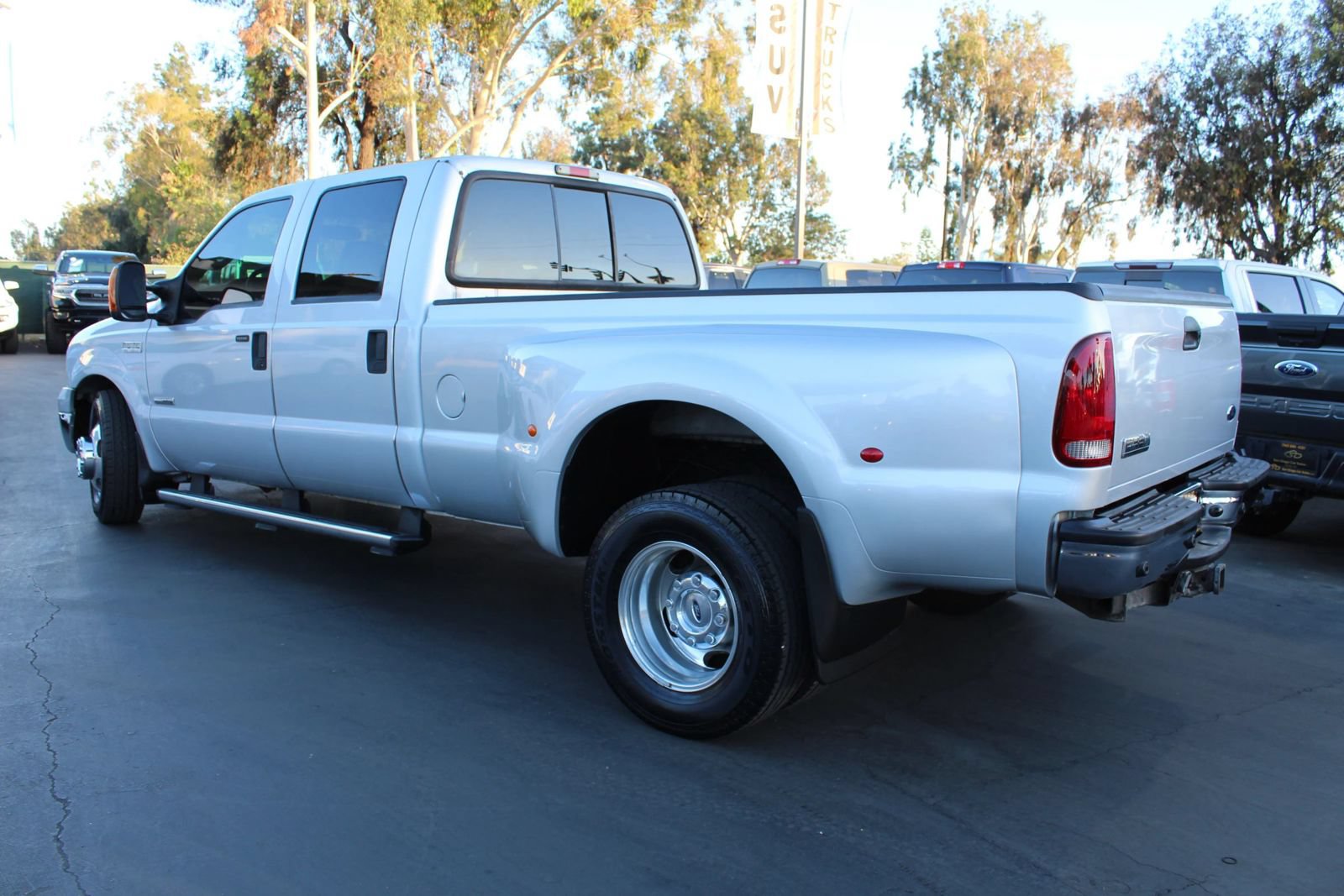 Used 2005 Ford F350 Lariat RWD image 3