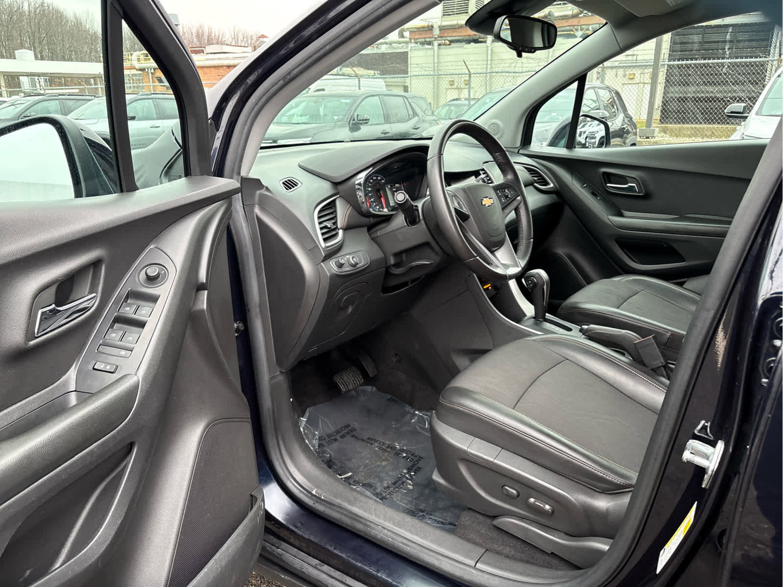 Used 2022 Chevrolet Trax LT w/ Driver Confidence Package image 14