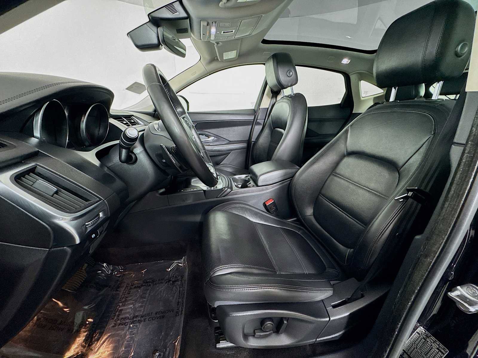 Used 2020 Jaguar E-PACE SE image 11