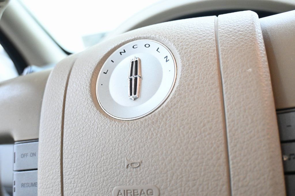 Used 2006 Lincoln Mark LT 4x4 image 27
