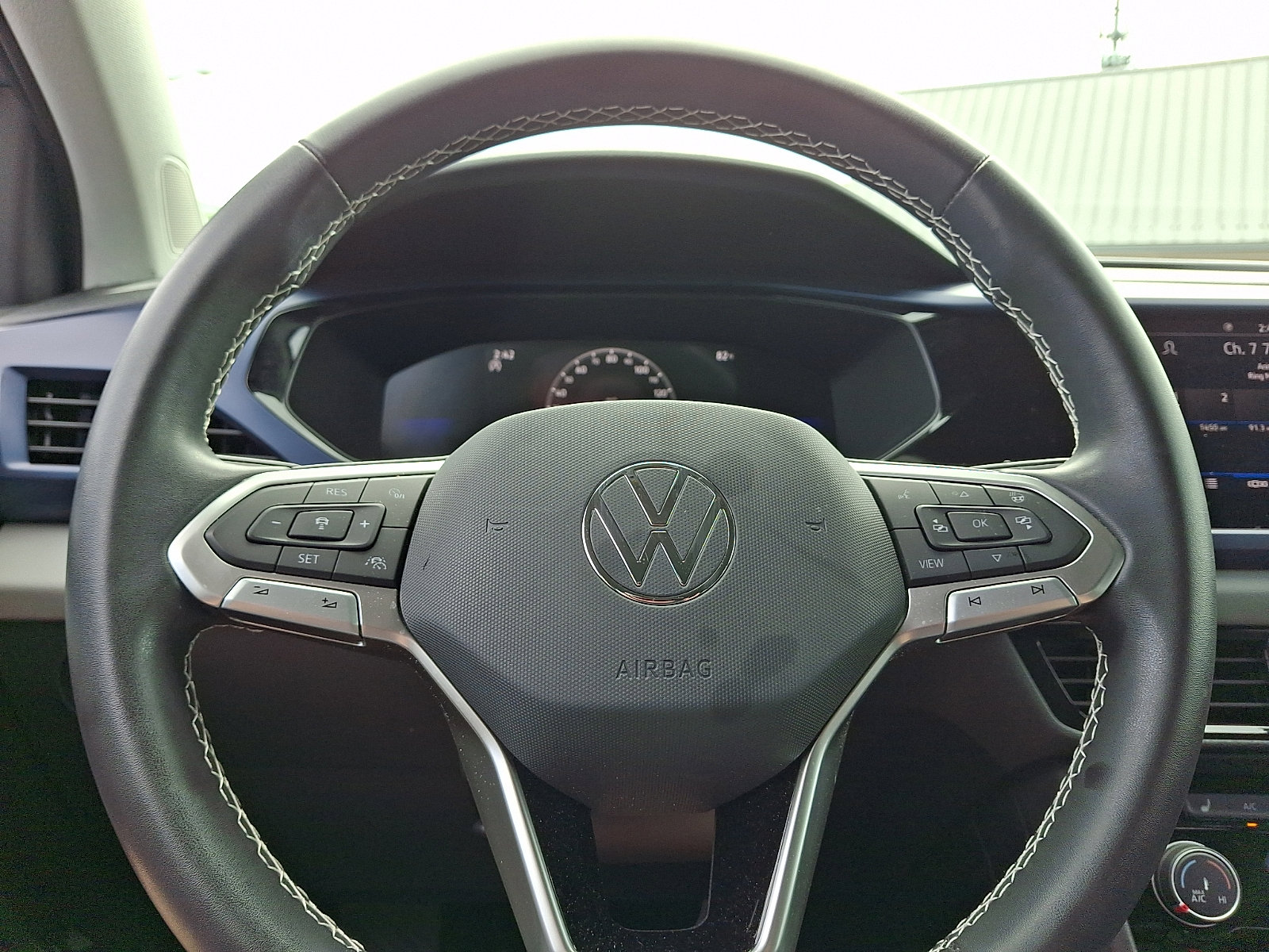 Used 2023 Volkswagen Taos SE w/ Black Wheel Package FWD image 18