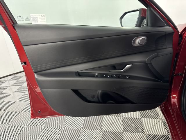 Used 2025 Hyundai Elantra Blue FWD image 36