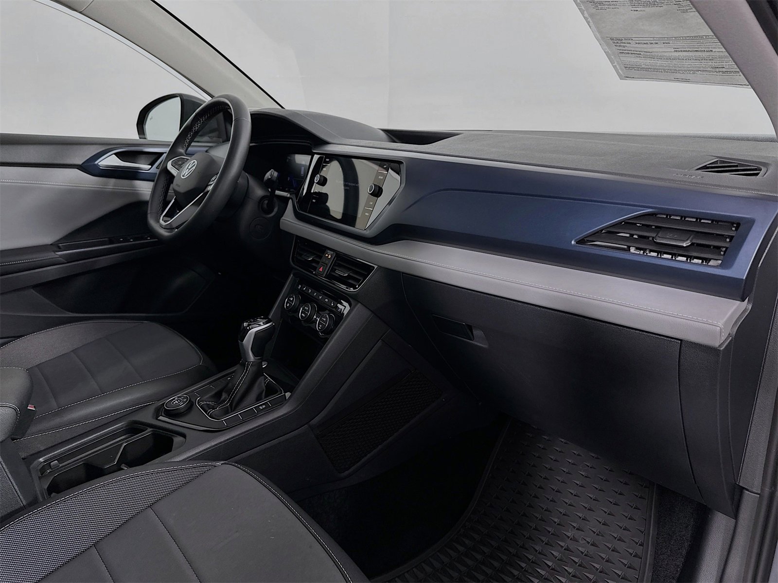 Used 2024 Volkswagen Taos SE w/ Panoramic Sunroof Package image 30