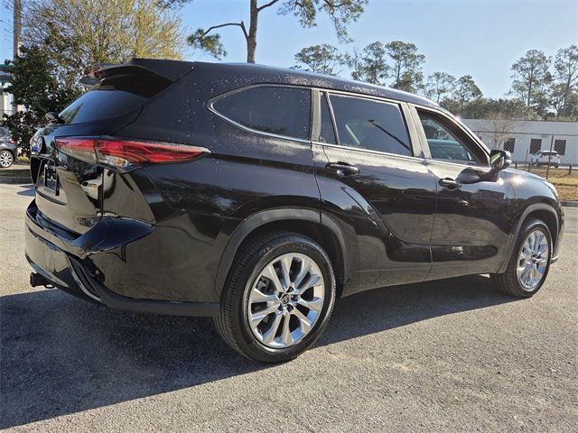 Used 2022 Toyota Highlander Limited image 7