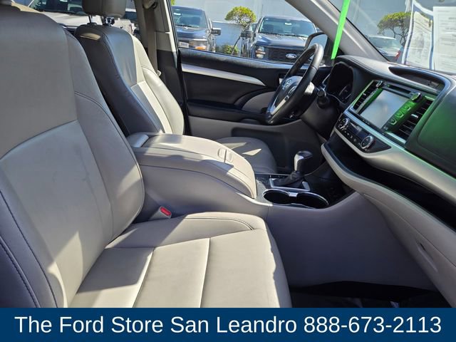 Used 2019 Toyota Highlander XLE image 16