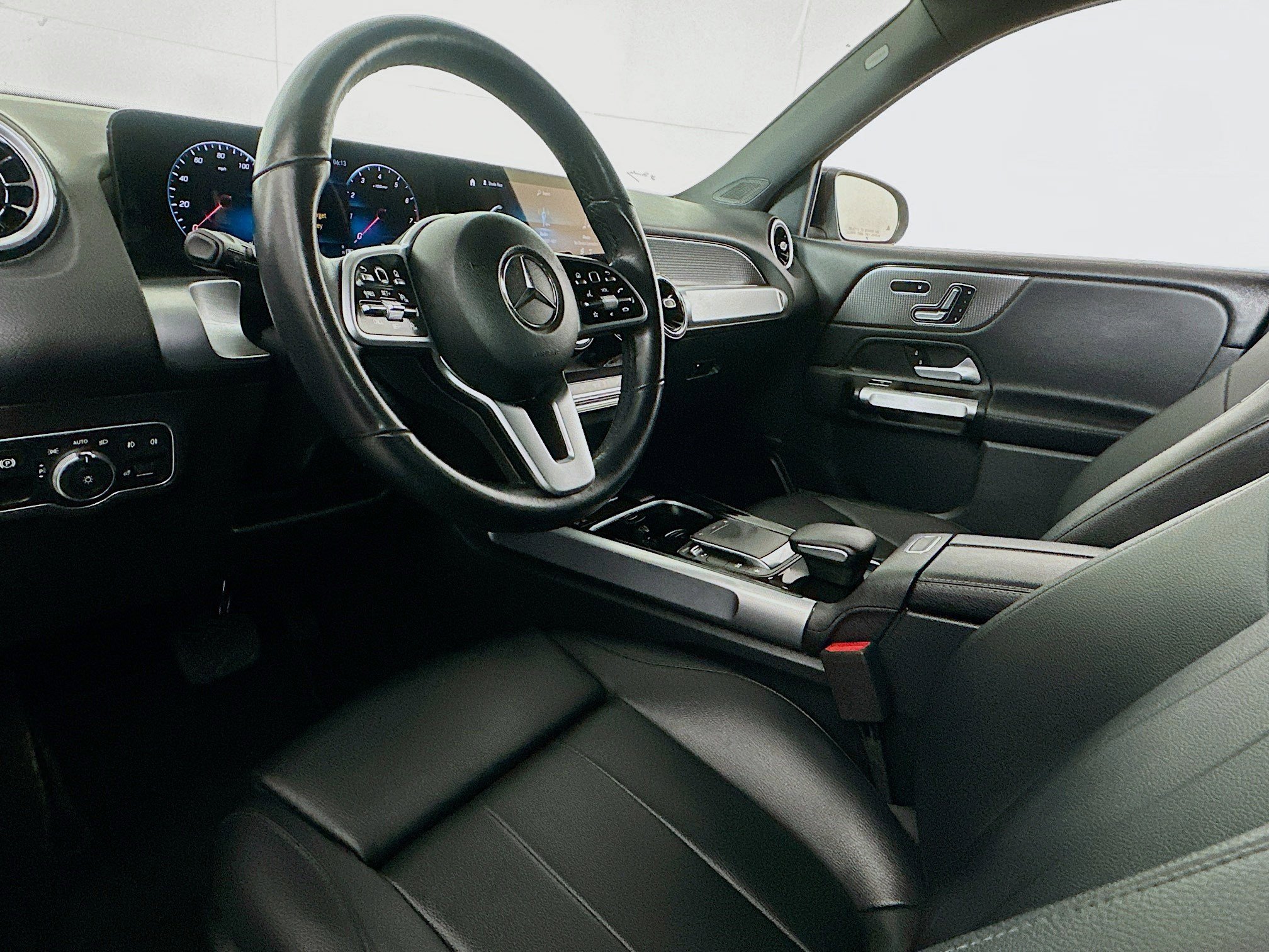 Used 2023 Mercedes-Benz GLB 250 4MATIC image 7