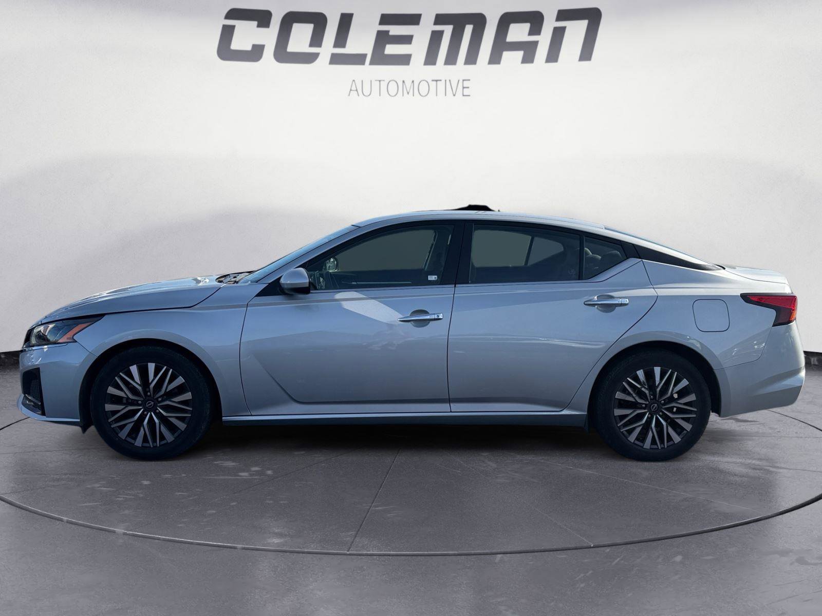 Used 2023 Nissan Altima 2.5 SV image 2