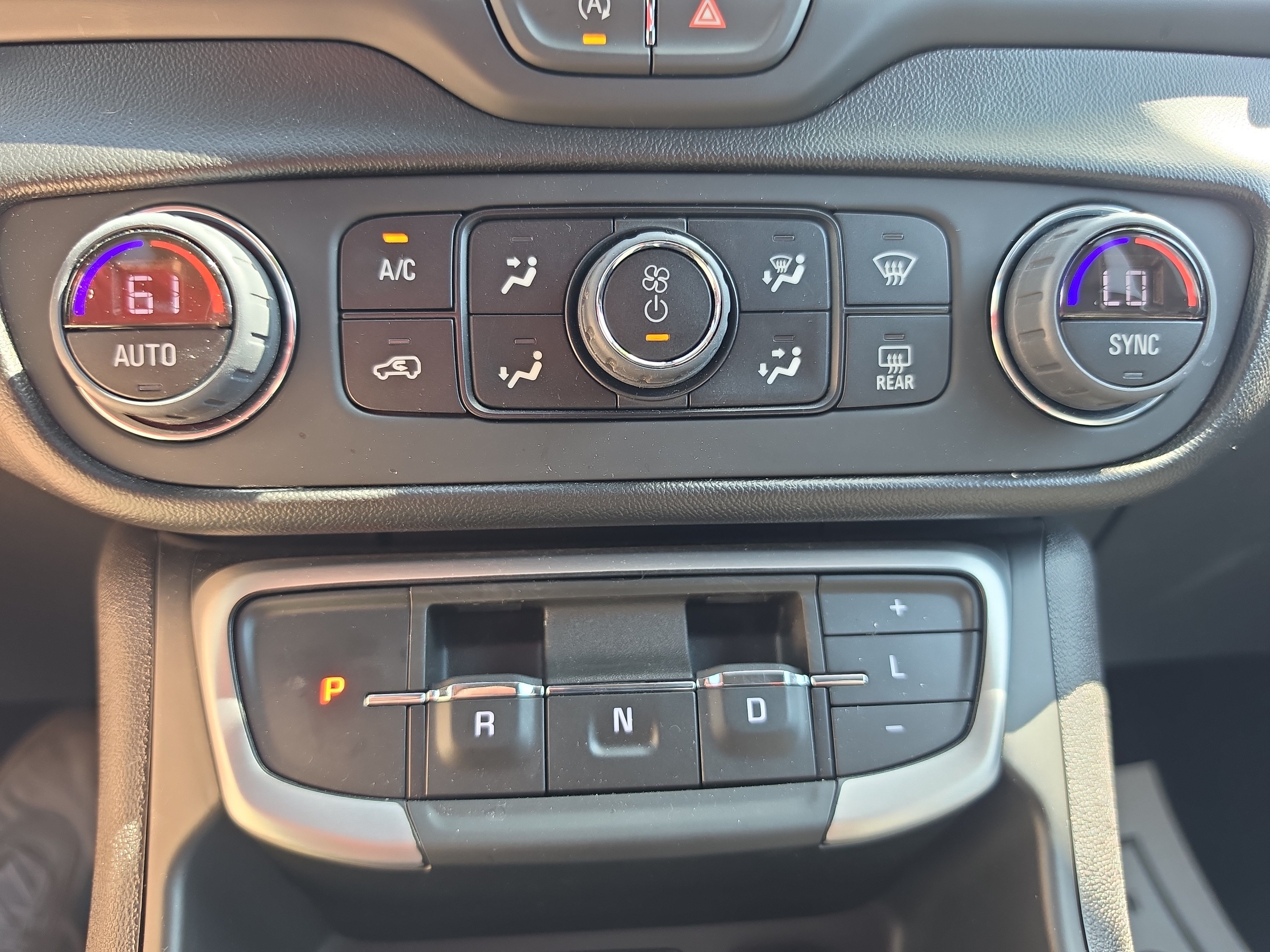 Used 2024 GMC Terrain SLE w/ Driver Convenience Package AWD/4WD image 27