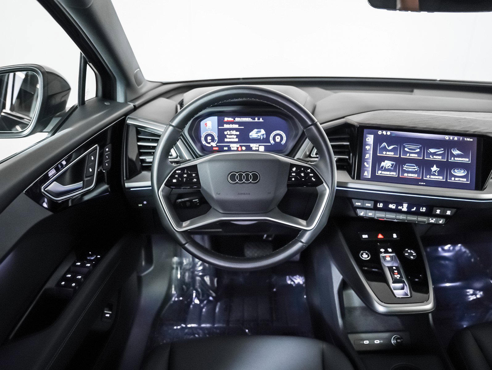 Used 2024 Audi Q4 e-tron Premium Plus image 14