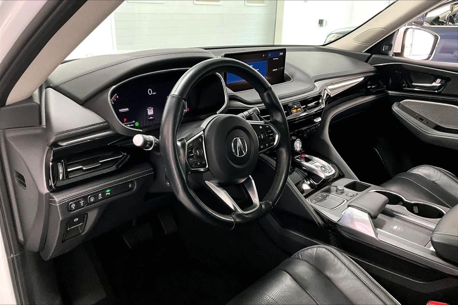 Used 2022 Acura MDX SH-AWD w/ Advance Package image 2