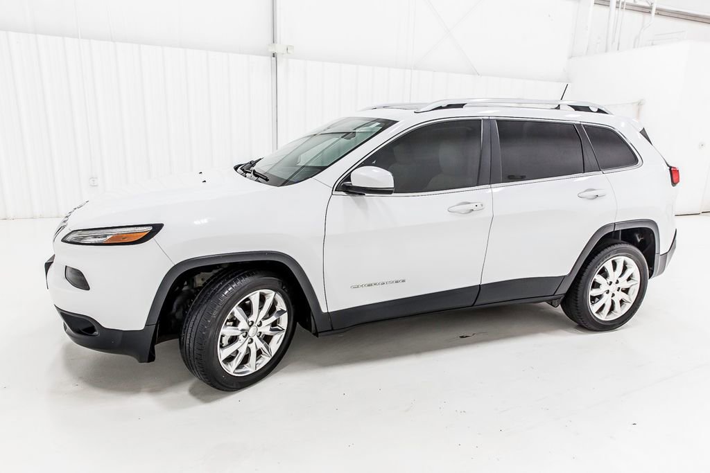 Used 2017 Jeep Cherokee Limited image 3