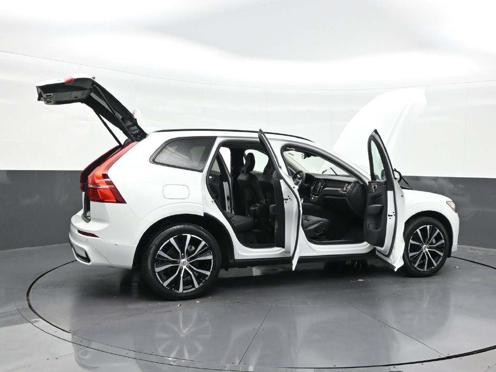 Certified 2024 Volvo XC60 B5 Plus AWD/4WD image 35