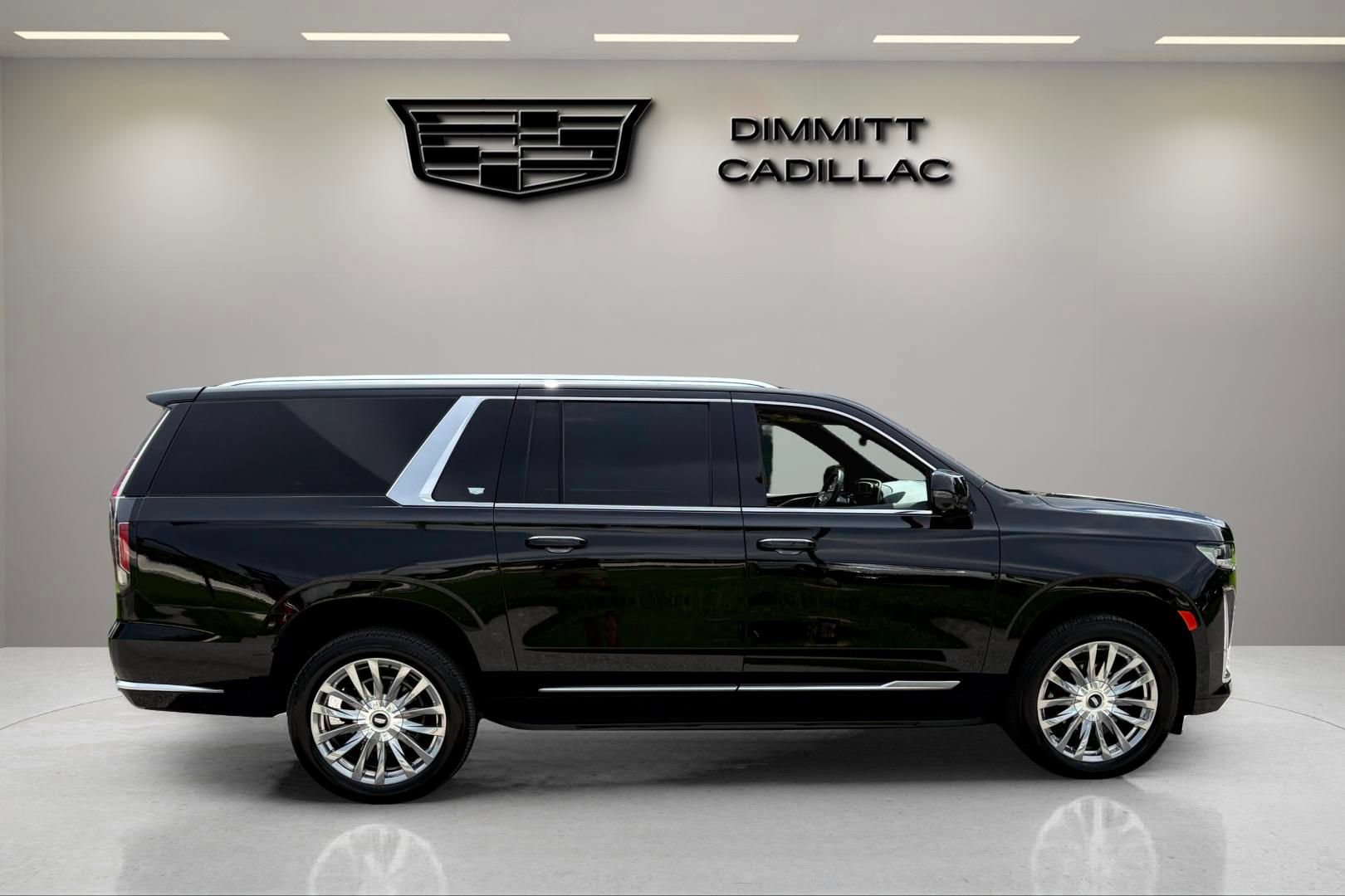 Certified 2023 Cadillac Escalade ESV Premium Luxury AWD/4WD image 4