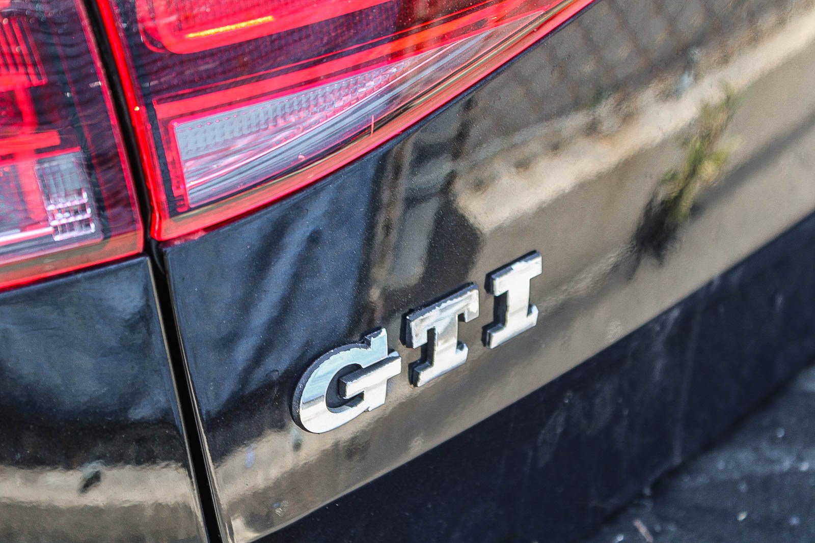 Used 2016 Volkswagen GTI SE FWD image 12