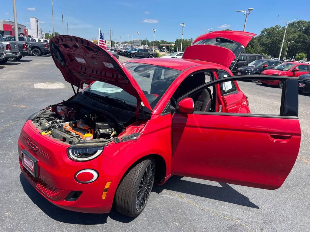 New 2024 FIAT 500 e (RED) image 15