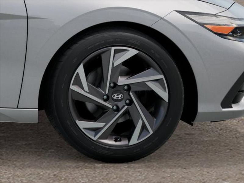 New 2025 Hyundai Elantra Limited FWD image 8