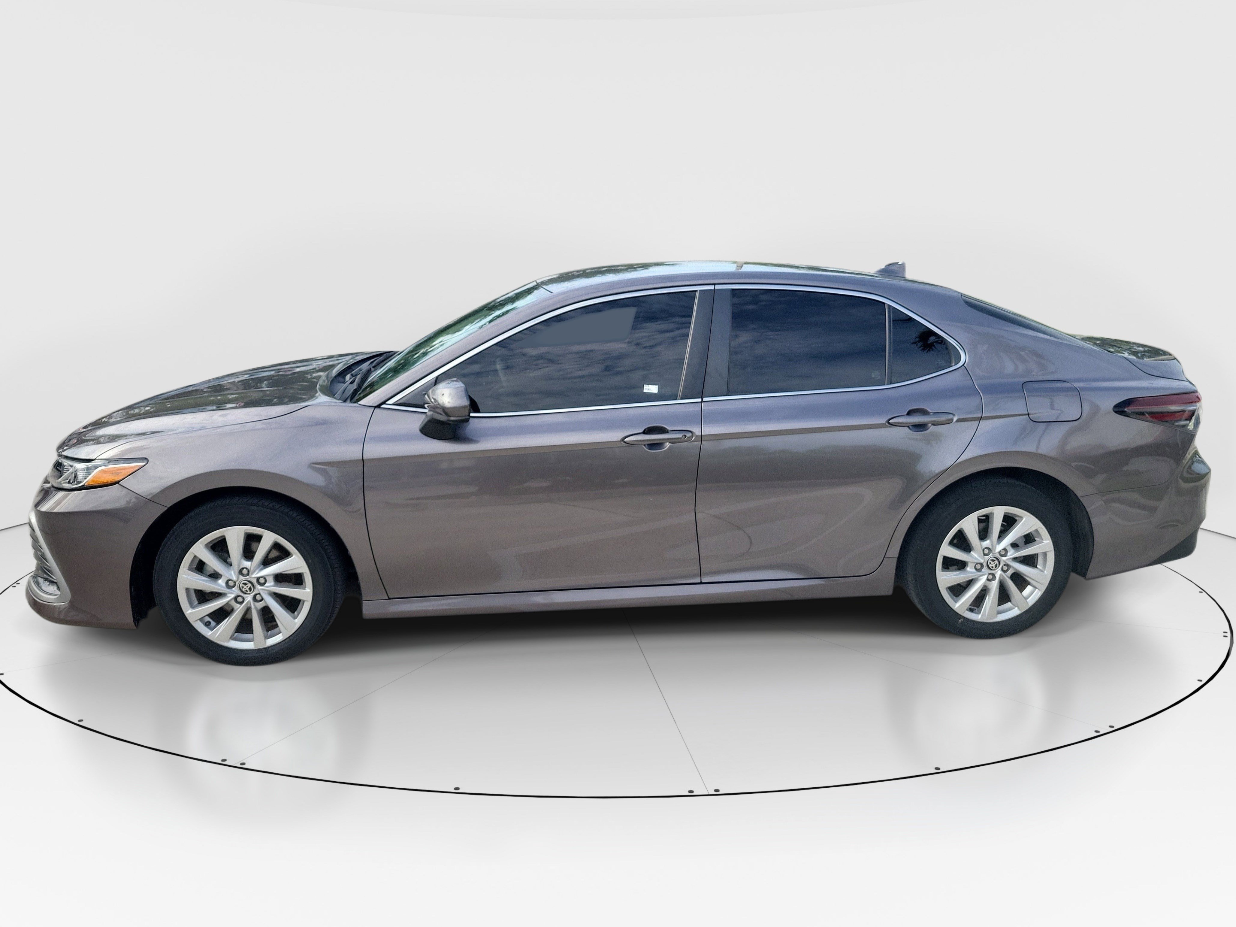 Used 2023 Toyota Camry LE FWD image 4