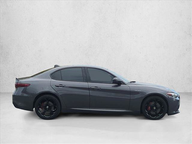 Used 2022 Alfa Romeo Giulia Veloce AWD/4WD image 4