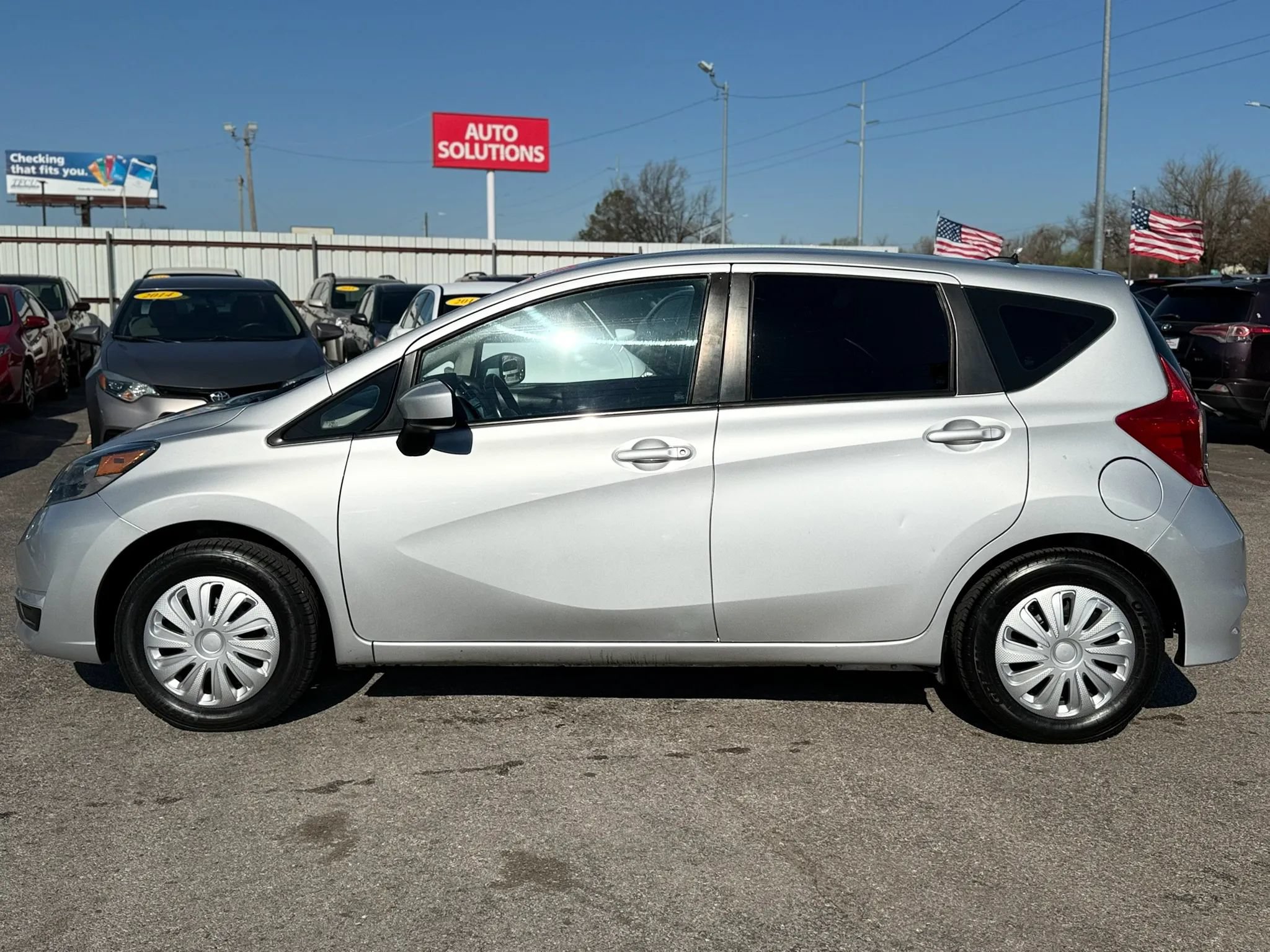 Used 2017 Nissan Versa Note SV FWD image 7