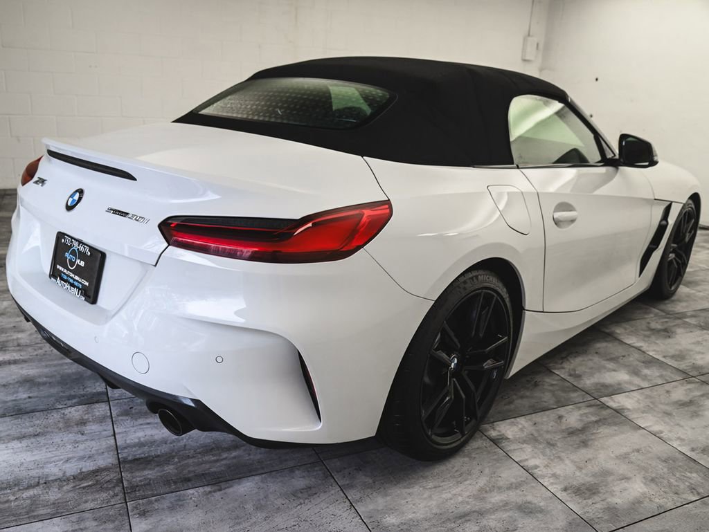 Used 2024 BMW Z4 sDrive30i w/ Shadowloine Package image 9