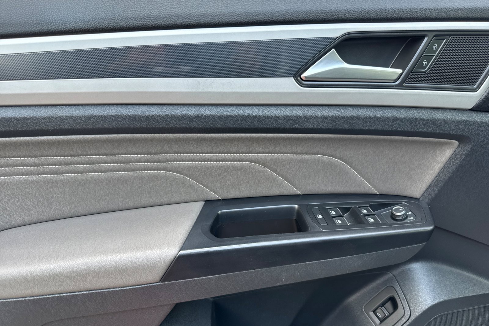 Used 2021 Volkswagen Atlas Cross Sport SEL image 11