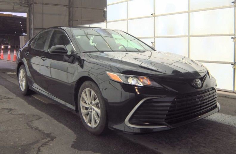 Used 2024 Toyota Camry LE image 1