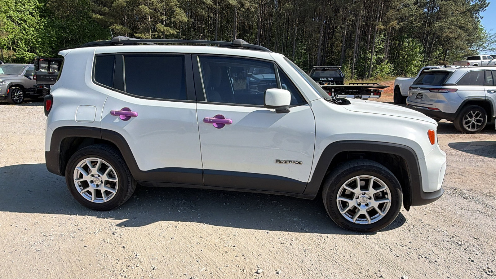 Used 2020 Jeep Renegade Latitude w/ UConnect 8.4 Nav Group AWD/4WD image 7